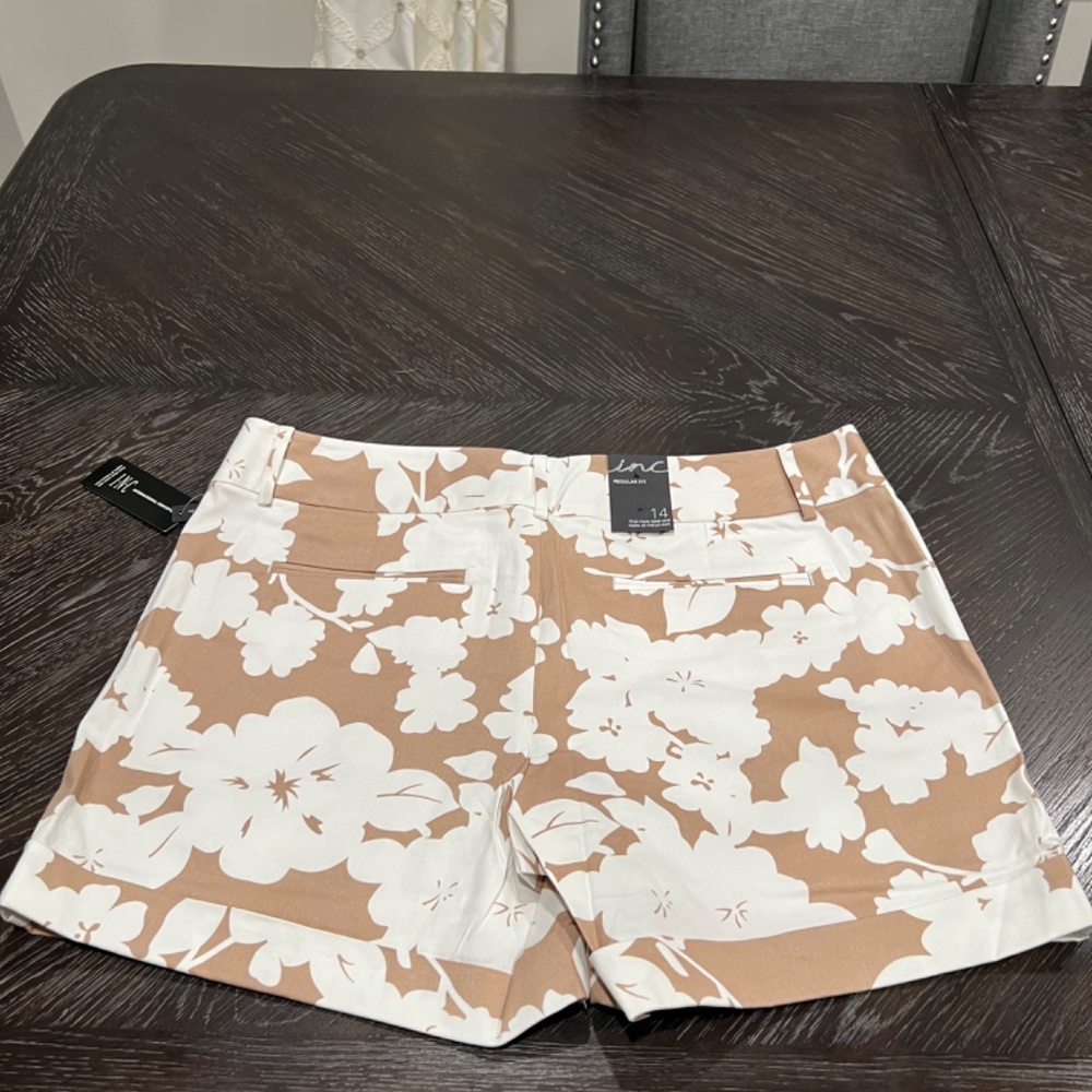 Cuffed Bottom Shorts - Picture 3 of 3